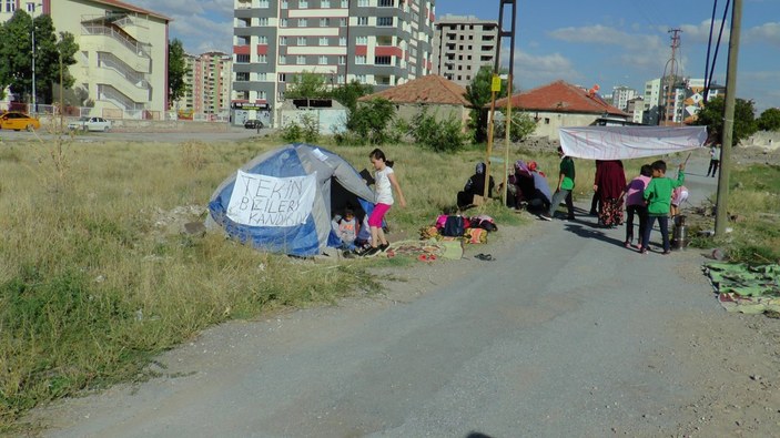 Kayseri'de sıfır daire beklerken kalp hastası çocuklarıyla çadıra kaldı