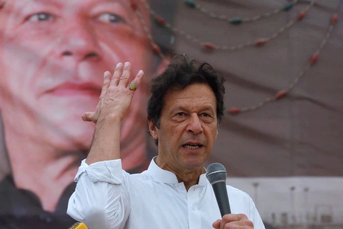 Pakistan'da eski Başbakan Imran Khan'a tutuklama kararı