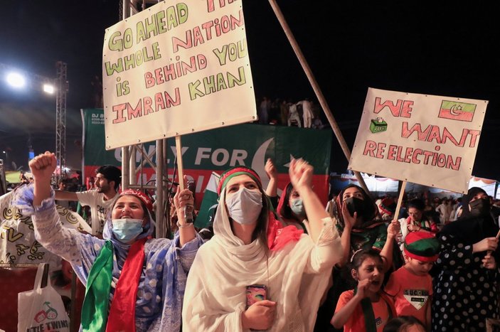 Pakistan'da eski Başbakan Imran Khan'a tutuklama kararı