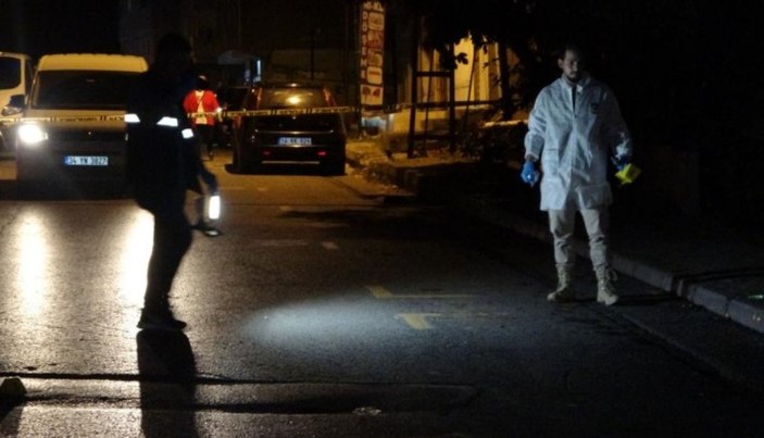 Ataşehir'de yolda yürüyen 3 kişi silahlı saldırıya uğradı