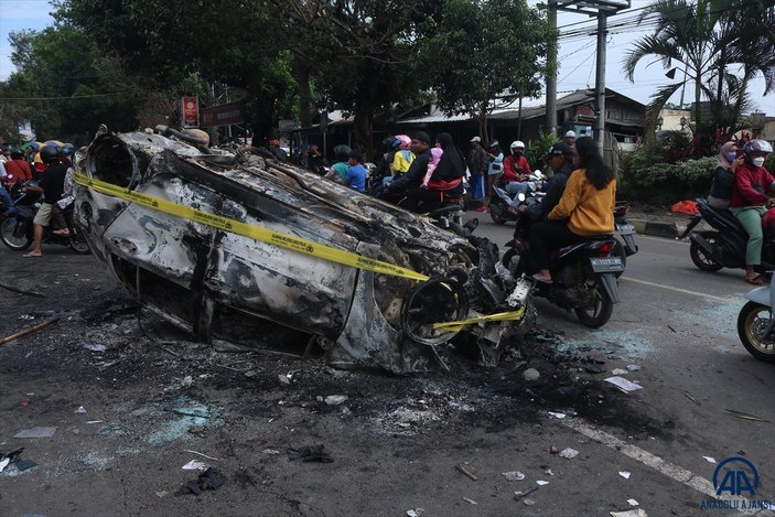 Endonezya'daki futbol maçında çıkan izdihamda 174 kişi öldü