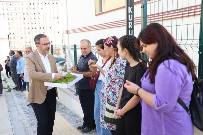 Mehmet Muharrem Kasapoğlu, Bursa’da iki GSB yurdunu ziyaret etti