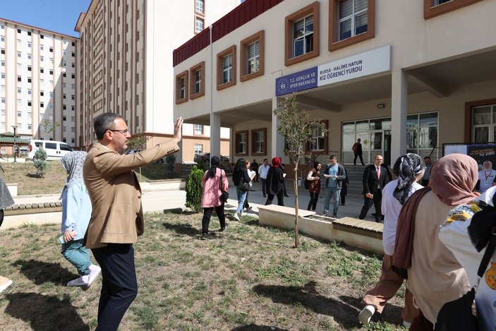 Mehmet Muharrem Kasapoğlu, Bursa’da iki GSB yurdunu ziyaret etti