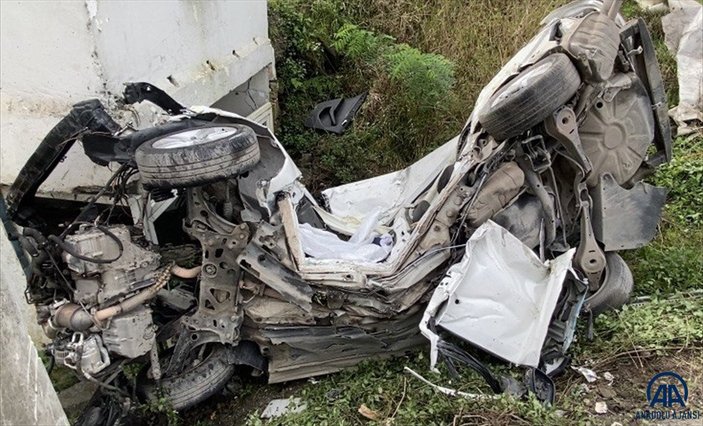 Zonguldak'ta evin bahçesine düşen otomobil sürücüsü kurtarılamadı