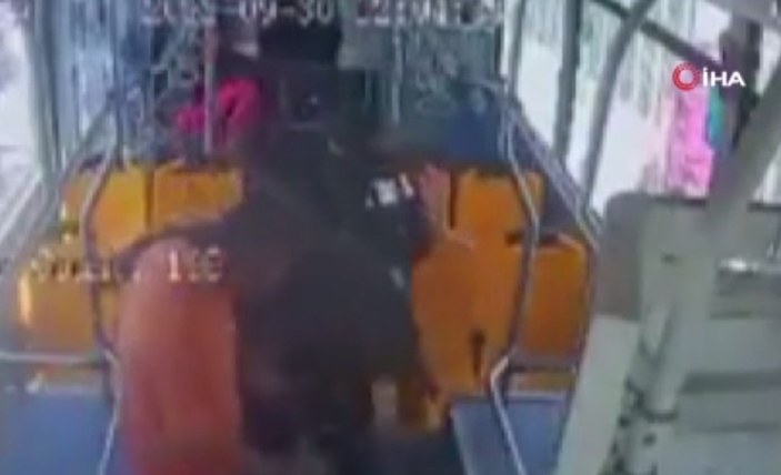 Meksika’da sevgilisini otobüste rehin alan adam öldürüldü