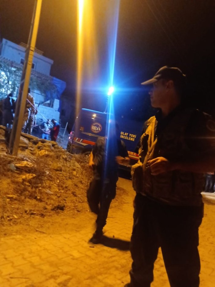 Gaziantep'te muhtar azasının evi tarandı: 2 ölü
