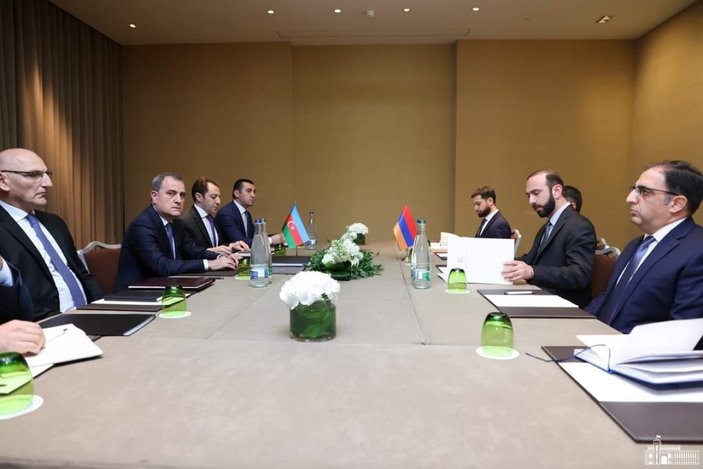 Azerbaycan ve Ermenistan'dan diplomatlar Cenevre'de görüştü