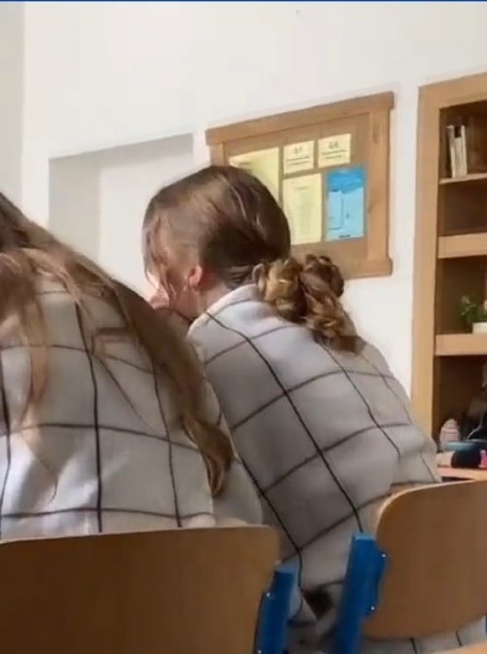 Çekya'da öğrencilere battaniye dağıttılar