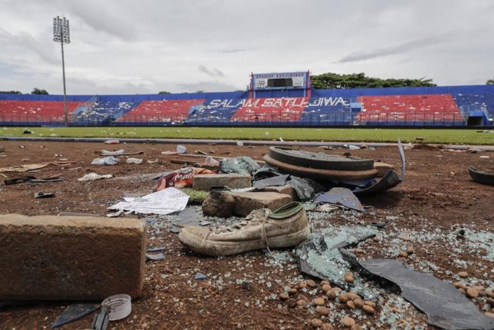 Endonezya'da futbol maçındaki izdihamda ölenlerin 32'si çocuk