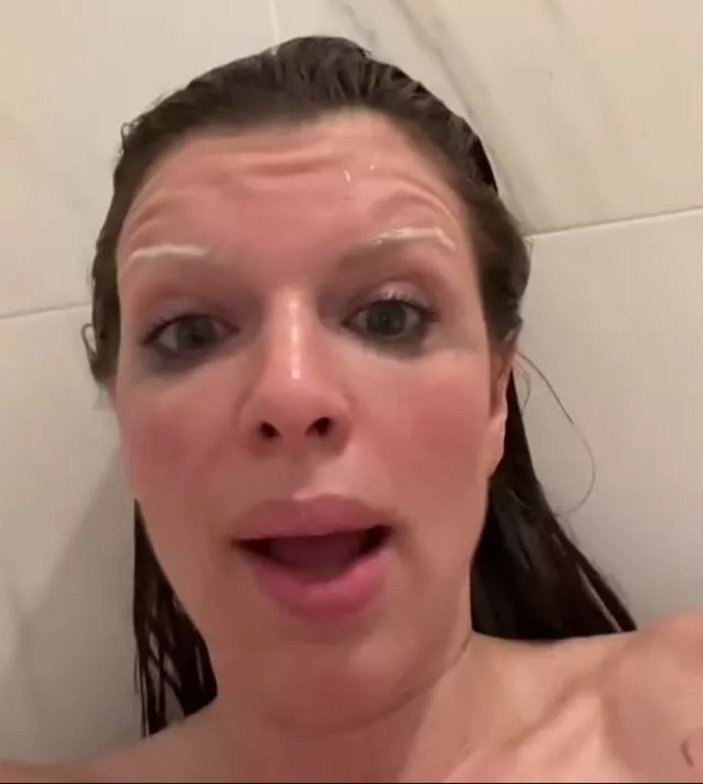 Julia Fox duşta itiraf etti
