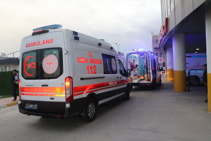 Erzincan'da midibüs devrildi: 21 yaralı