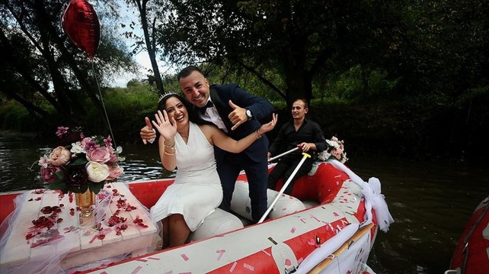 Düzce'de tanıştıkları rafting botunda evlendiler