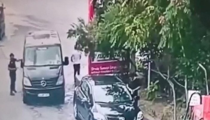 İstanbul'da minibüsünü yıkayan adam cep telefonundan oldu