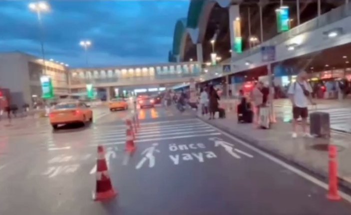 Sabiha Gökçen Havalimanı'nda taksi krizi yaşandı