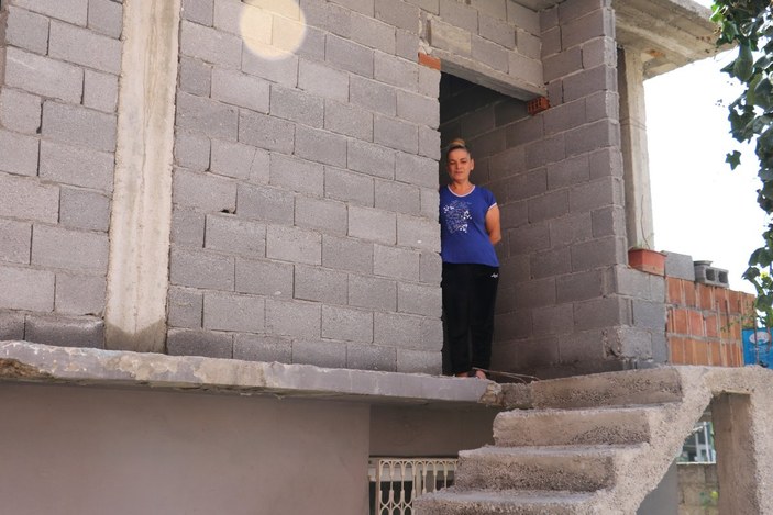Adana'da ağabeylerine güvenen kadın evsiz kaldı
