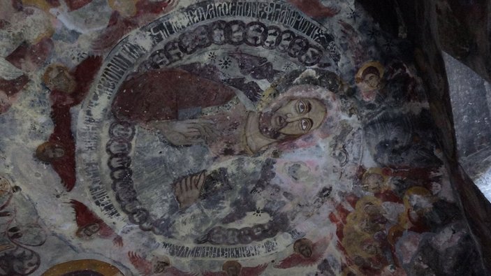 Sümela Manastırı'nda, freskler üzerine kazınan isimler silinecek