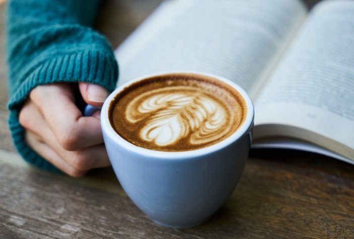 Kitap okurken kahve içmeyi neden seviyoruz, kitap ve kahve teması nasıl ortaya çıktı