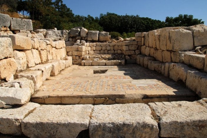 Tarihi geçmişiyle bilinen, Elaiussa Sebaste Antik Kenti'ndeki hamam için çalışma