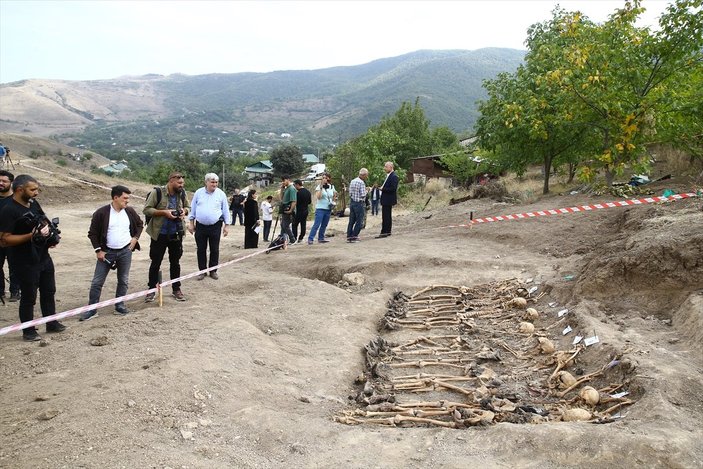 Ermenilerin katlettiği Azerbaycanlı askerlere ait toplu mezar bulundu