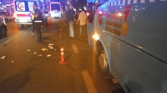 Kahramanmaraş'ta halk otobüsünün altında kalan şahsı, aracı kaldırarak kurtardılar