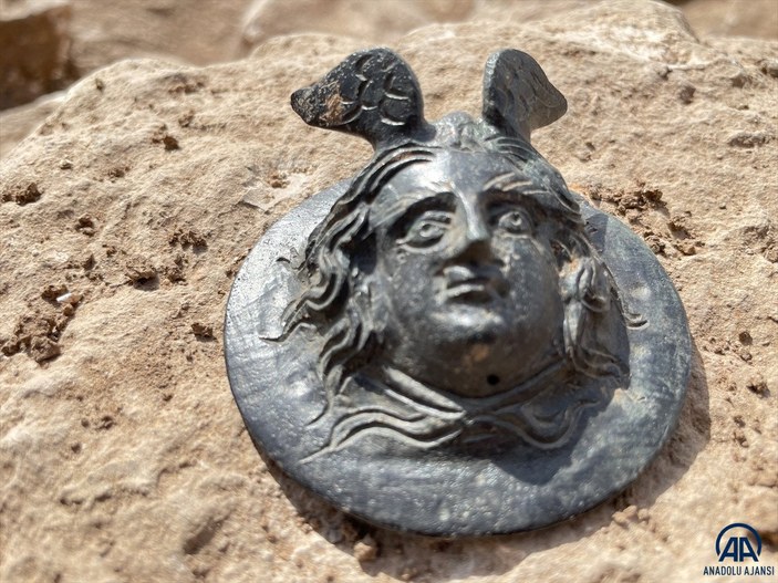 Adıyaman'da askeri başarılarda verilen 1800 yıllık madalya bulundu