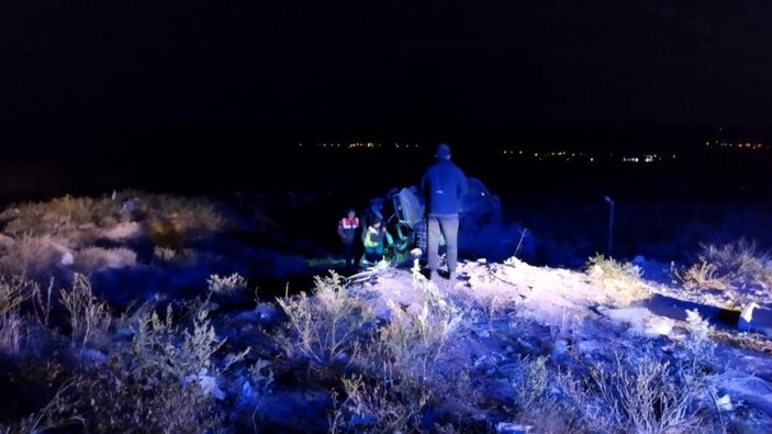 Sivas'ta takla atan araçtan fırlayan 3 kişi öldü