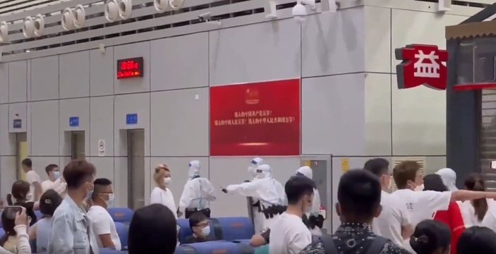 Çin'de koronavirüs önlemlerinde silah devreye girdi
