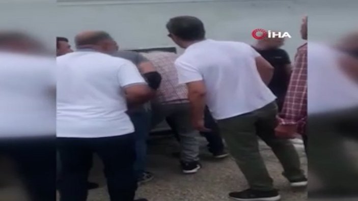 Adana'da okul servisi devrildi 19 kişi yaralandı