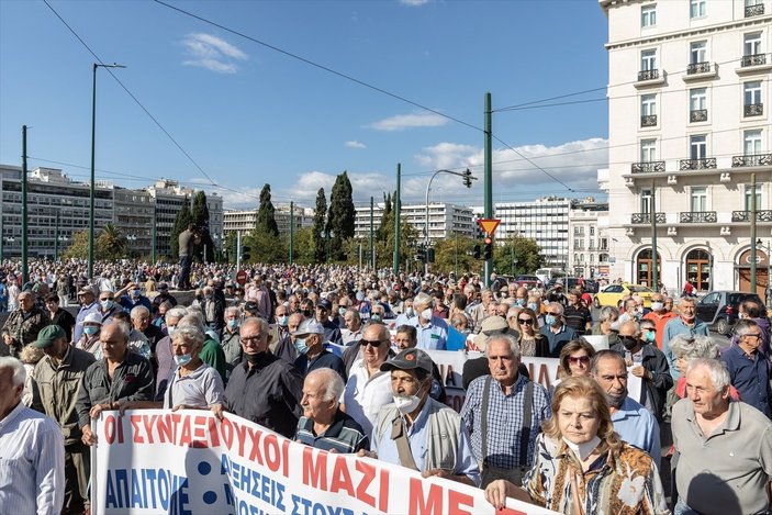 Yunanistan'da emekliler, maaş eylemi yaptı