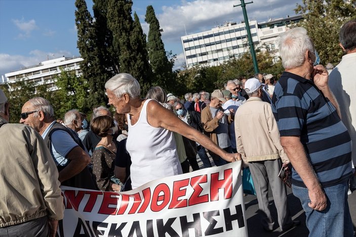 Yunanistan'da emekliler, maaş eylemi yaptı