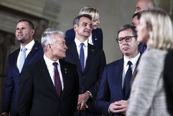 Avrupa Siyasi Topluluğu toplantısında liderler aile fotoğrafı çektirdi