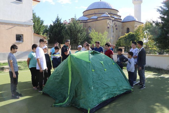 Edirne'de izci imam, gençlere doğa sevgisini aşılıyor