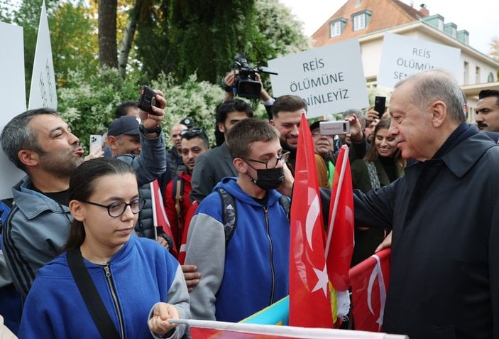 Cumhurbaşkanı Erdoğan’a Prag’da sevgi seli