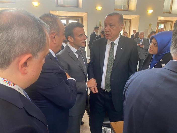 Cumhurbaşkanı Erdoğan, Macron ile ayaküstü sohbet etti