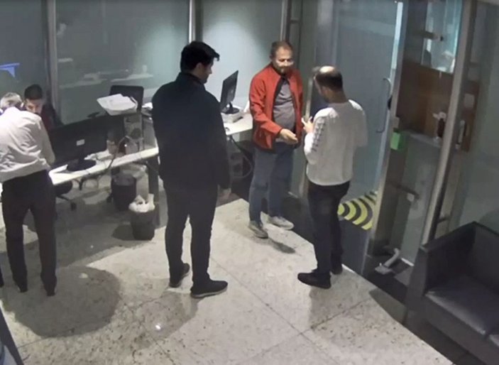 İstanbul Havalimanı’nda, FETÖ üyesi sahte kimlikle yakalandı