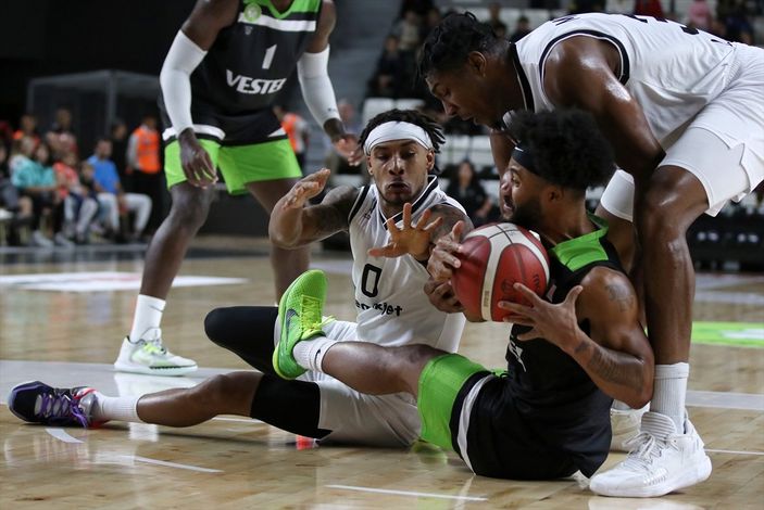 a Beşiktaş, Manisa BBSK'ya mağlup oldu