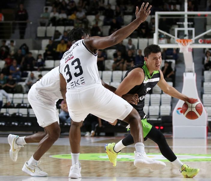 a Beşiktaş, Manisa BBSK'ya mağlup oldu