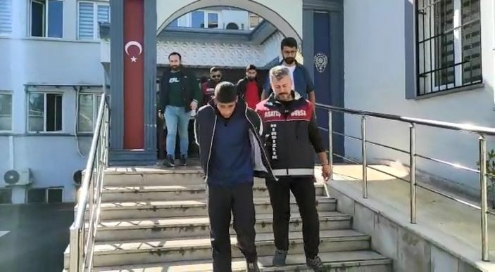 Bursa'da camilere dadanan 2 şahıs önce dua etti sonra musluk çaldı