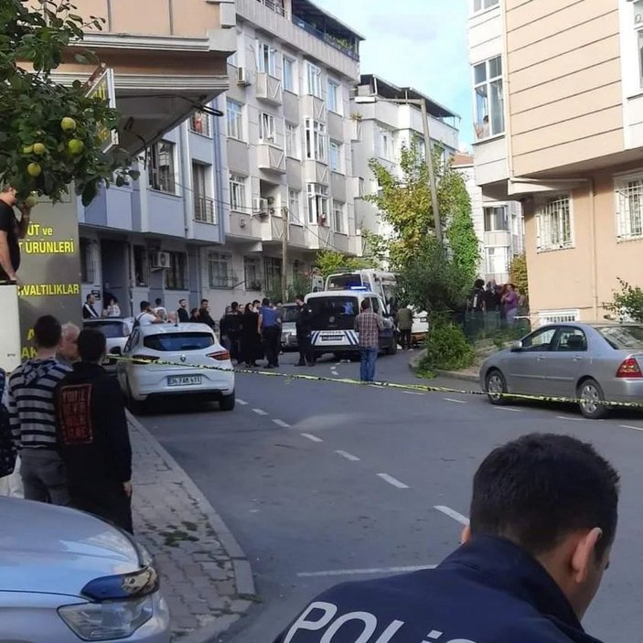 Gaziosmanpaşa'da silahlı saldırıda yoldan geçen kadın vuruldu