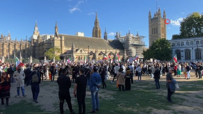 Londra’da Mahsa Amini için protesto