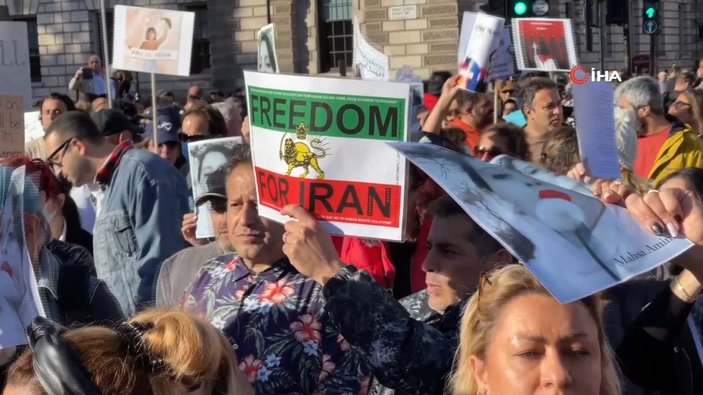 Londra’da Mahsa Amini için protesto