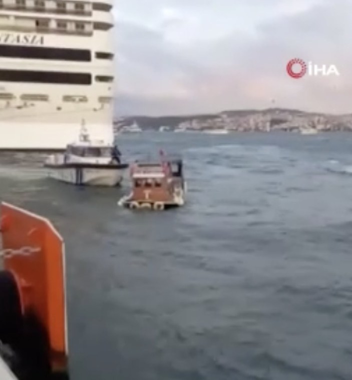 İstanbul'da batan teknedeki 2 kişiyi, deniz polisi kurtardı