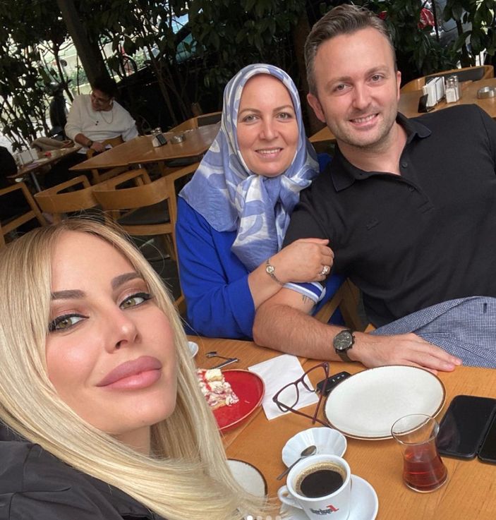 Hande Sarıoğlu annesini paylaştı görenler inanamadı! 'Güzelliğinin nereden geldiği belli oldu'