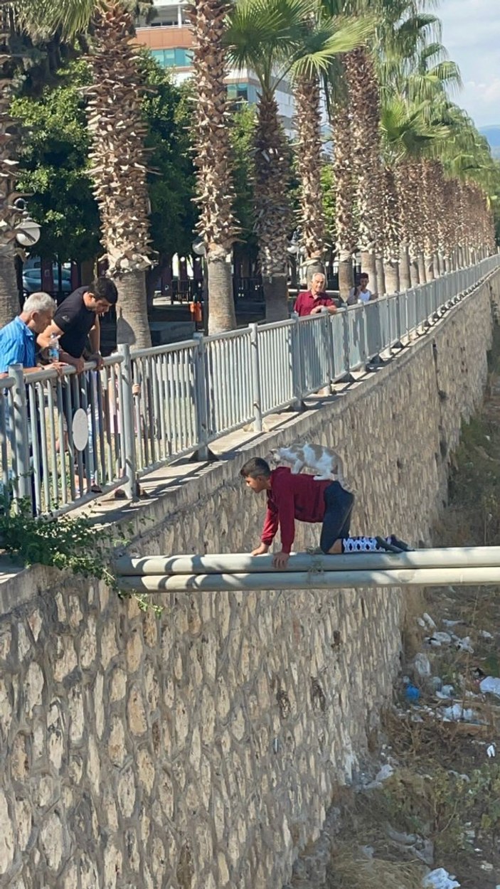 Mersin'de 12 yaşındaki Suriyeli çocuktan cesur davranış