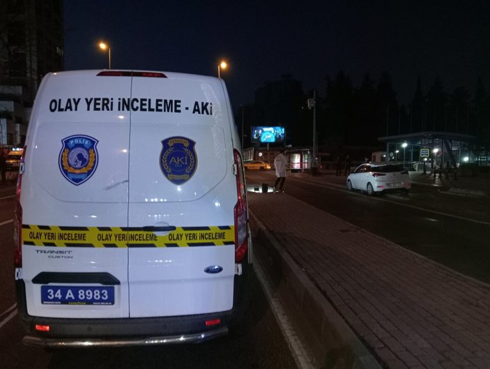 Beşiktaş’ta durakta bekleyen kişiye silahlı saldırı: 1 yaralı