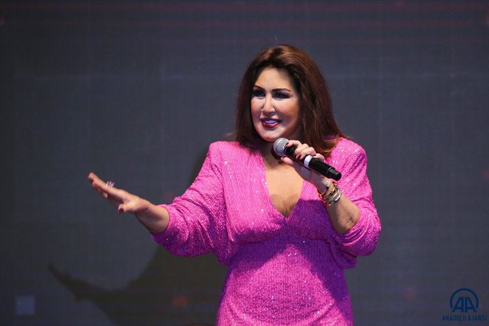 Nükhet Duru'dan Muhittin Böcek'e: Böcük başkanım, bizim için bir lütufsunuz