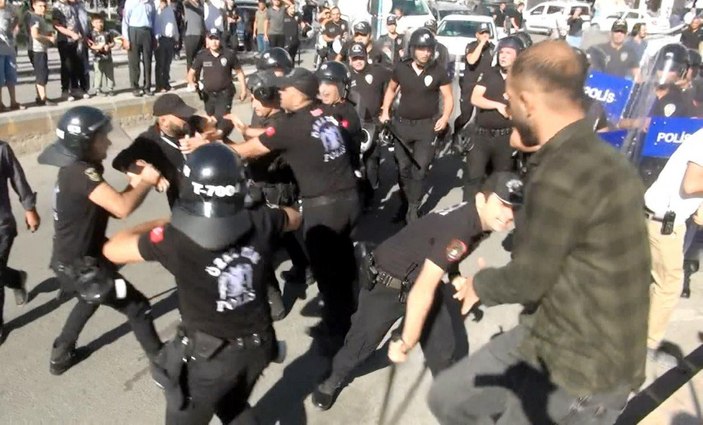 Terörist Abdullah Öcalan lehine slogan atan 5 kişi, gözaltına alındı