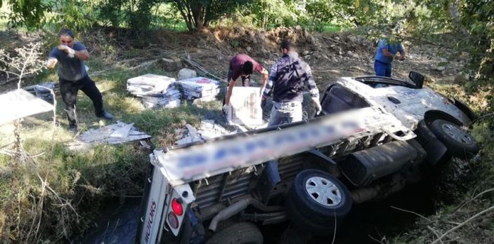 i Aydın'da kamyonet su kanalına uçtu: 2 yaralı