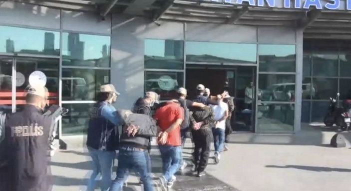 İstanbul'da terör operasyonunda 12 kişiye gözaltı