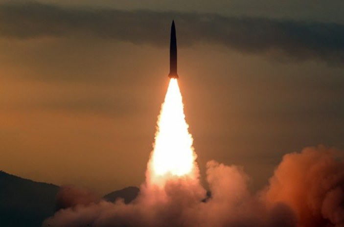 Kuzey Kore’den füze denemelerine ilişkin: Taktik nükleer tatbikatların parçası